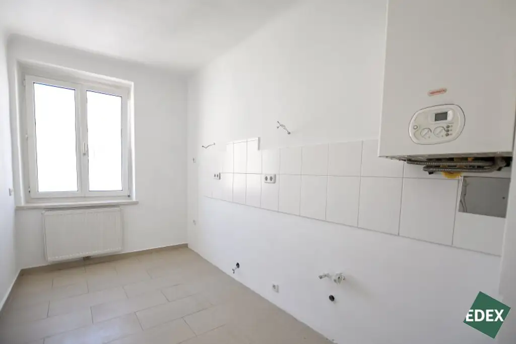 Direkt am Schweizergarten: Schöne 2-Zimmer-Wohnung mit separater Küche