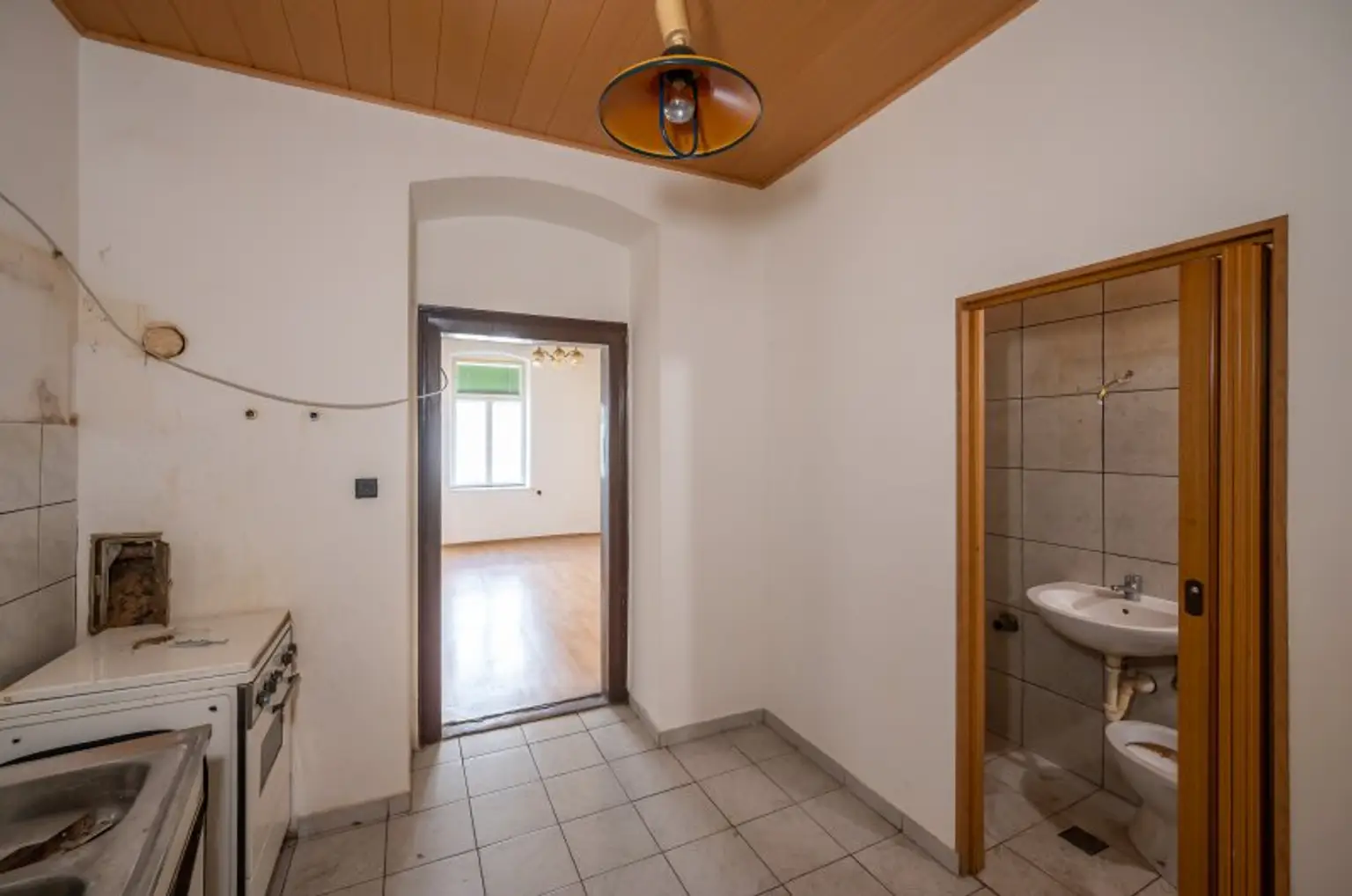 ++NEU++ Sanierungsbedürftige 2-Zimmer Altbau-Wohnung