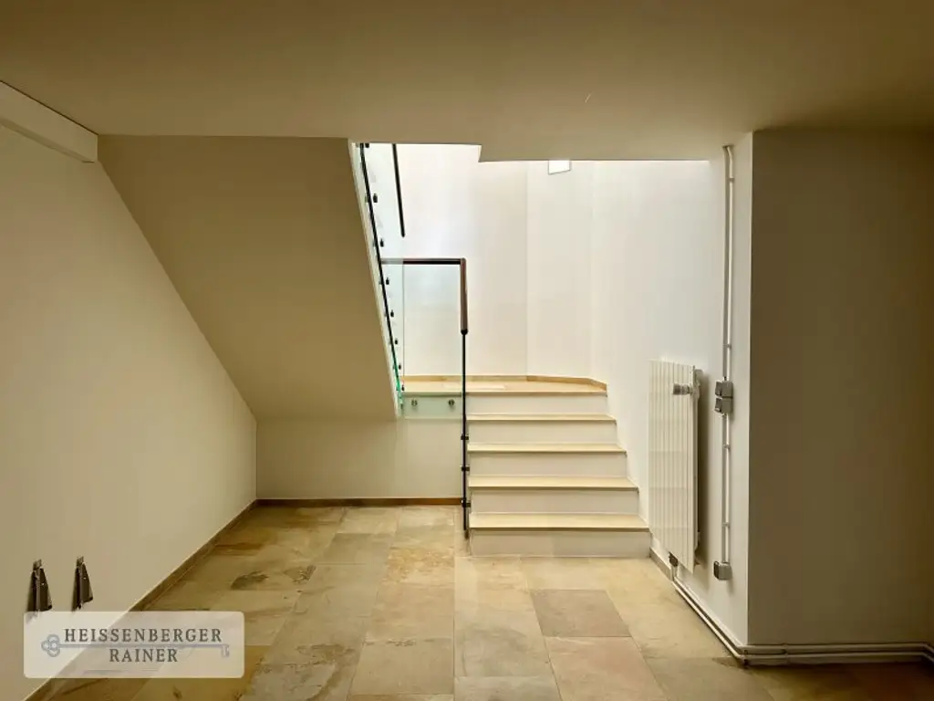 WOHNEN AM SEE /// REPRÄSENTATIV UND GROSSZÜGIG /// ELEGANTE SEEVILLA MIT ZWEI SEPARATEN EINHEITEN