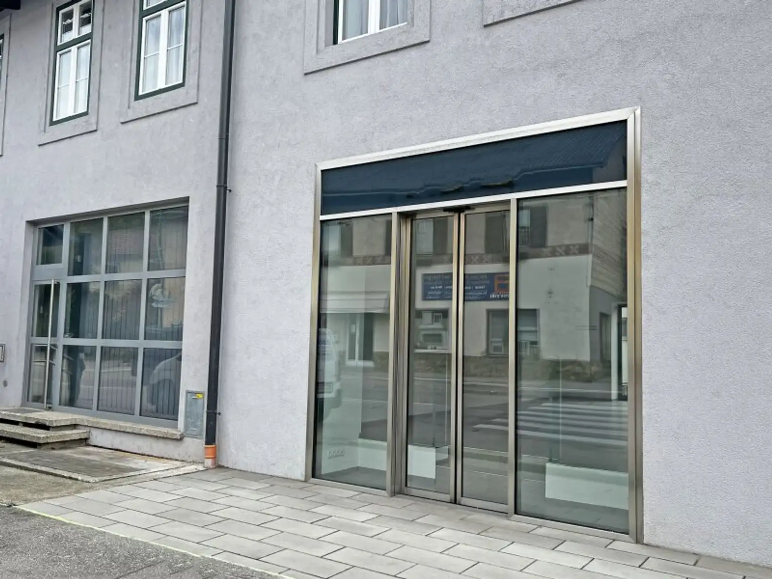 Außenansicht mit Eingang