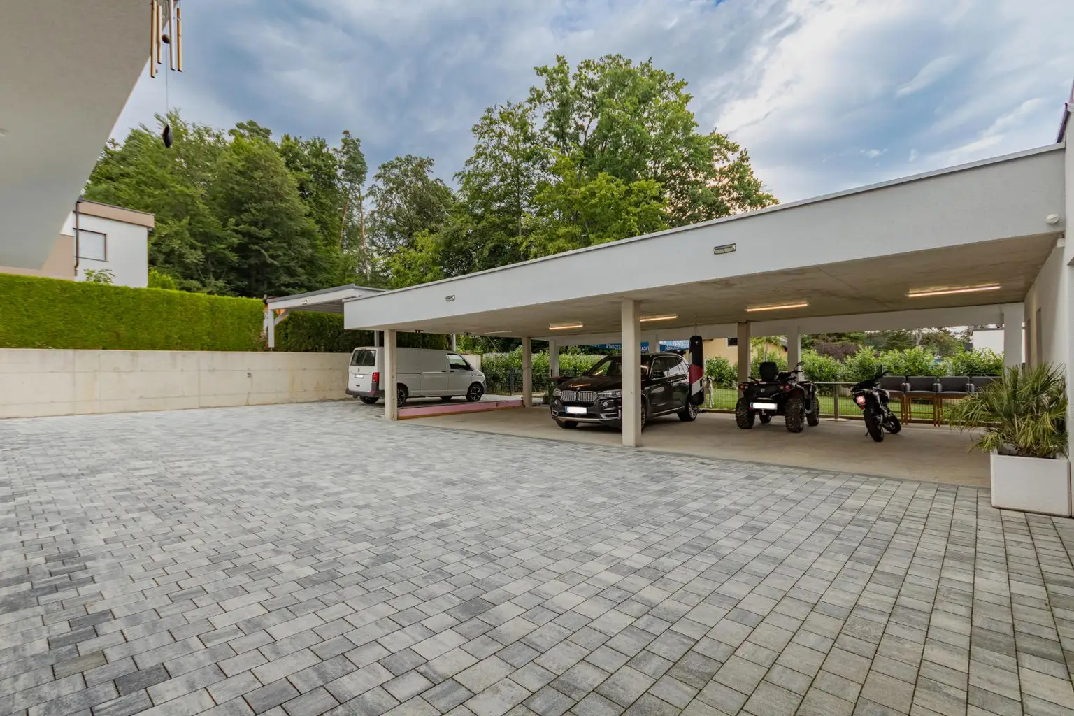 Alles auf einer Ebene – stilvoller Bungalow für höchste Wohnansprüche