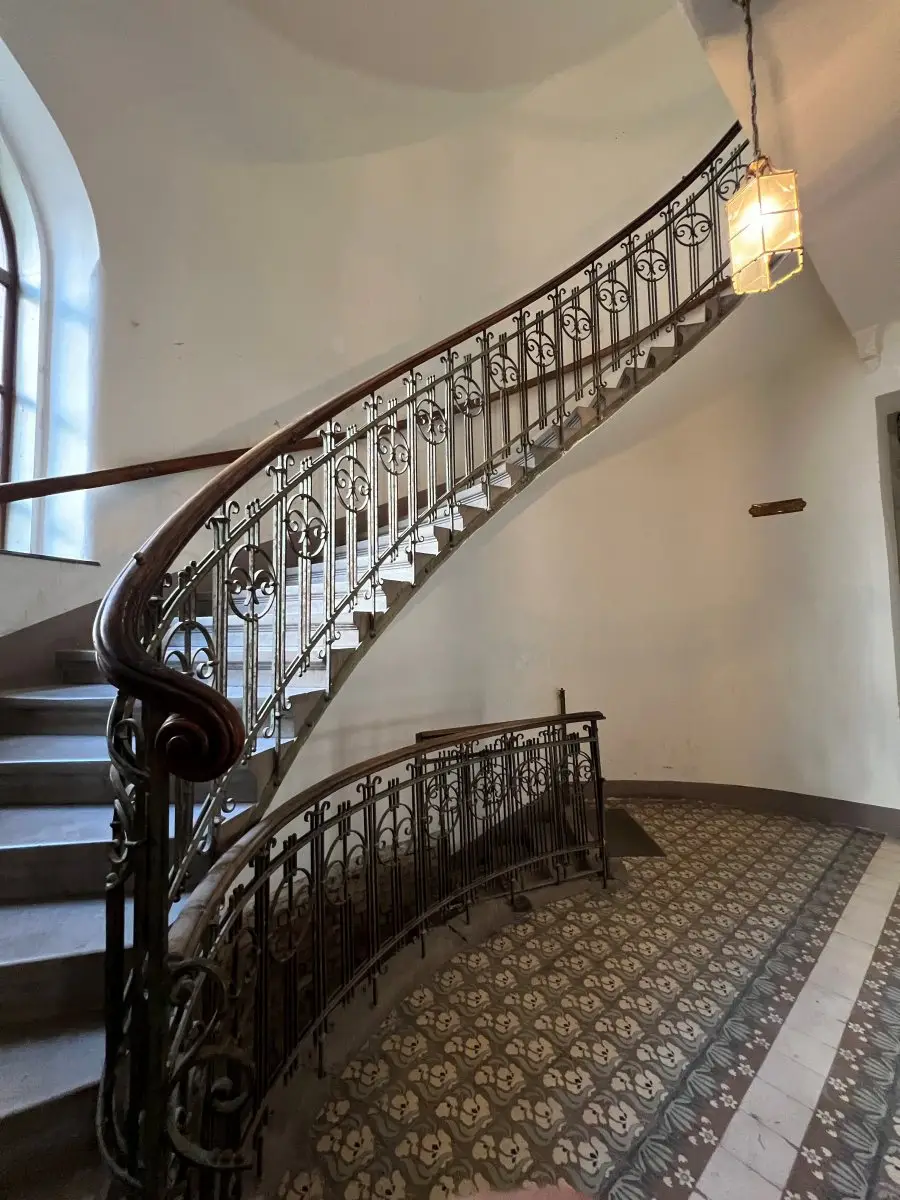 2 | CHARMANTE 2 Zimmer ALTBAUWOHNUNG  mit Balkon – Unbefristet | Prima Service Immobilien