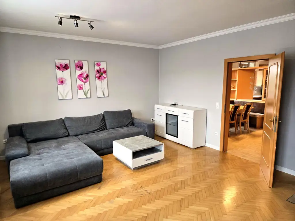 Attraktives Einfamilienhaus mit drei Wohneinheiten im Dachgeschoss – Wohnen & Vermieten unter einem Dach in Ardagger