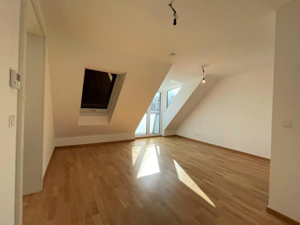 DACHGESCHOSS-Traum in Döbling: 3 Zimmer, sehr große Dachterrasse mit Ausblick, Balkon, 2 Loggien, Klimaanlage, Lift, Top-Ausstattung