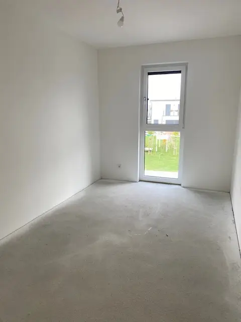 Moderne Doppelhaushälfte in Parndorf: Erstbezug mit Garten und Terrasse!
