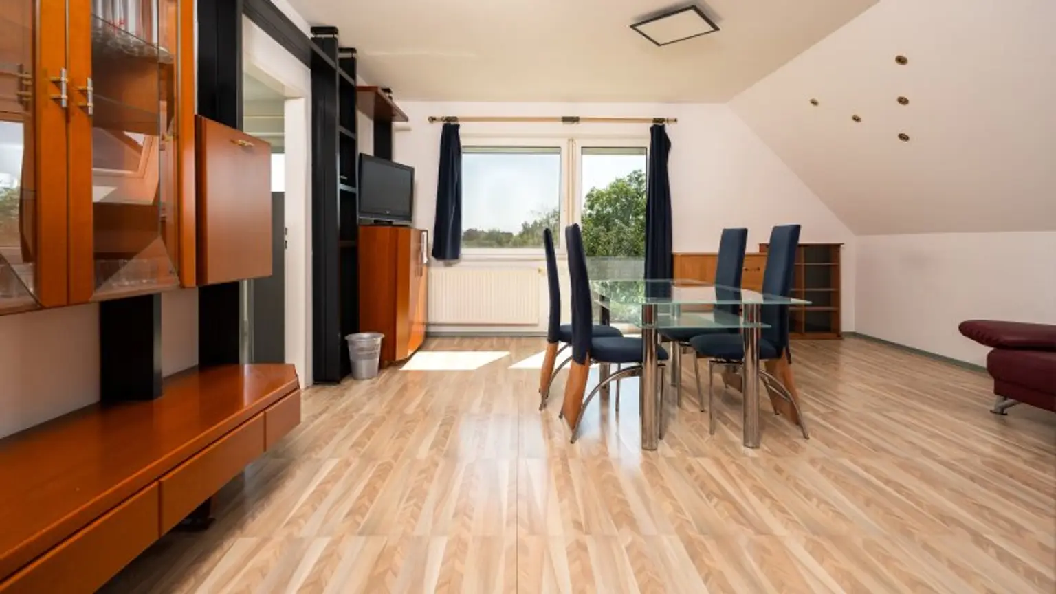Kapitalanlage mit Potential – 2 Häuser auf Eckgrundstück mit rund 938 m² Grundstücksfläche!