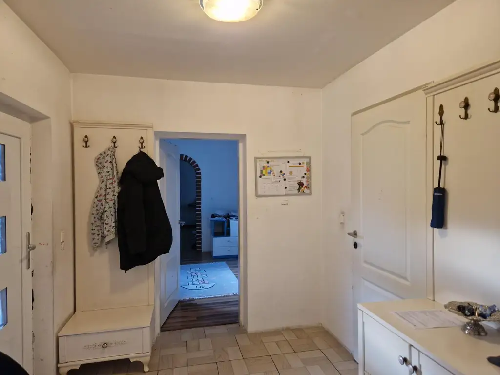 SANIERUNGSBEDÜRFTIGER BUNGALOW MIT TRAUMHAFTEM GARTEN ODER IHR BAUGRUNDSTÜCK FÜR IHR TRAUMHAUS IN ALLERBESTER WOHN- UND ZENTRUMSLAGE VON ABSDORF