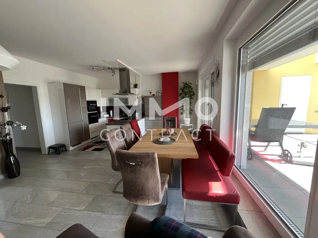 Helle Wohnung mit großer Terrasse
2 Autoabstellplätze