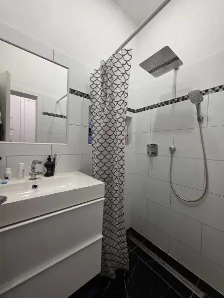 Moderne 3-Zimmer Wohnung, mit Balkon, hofseitig