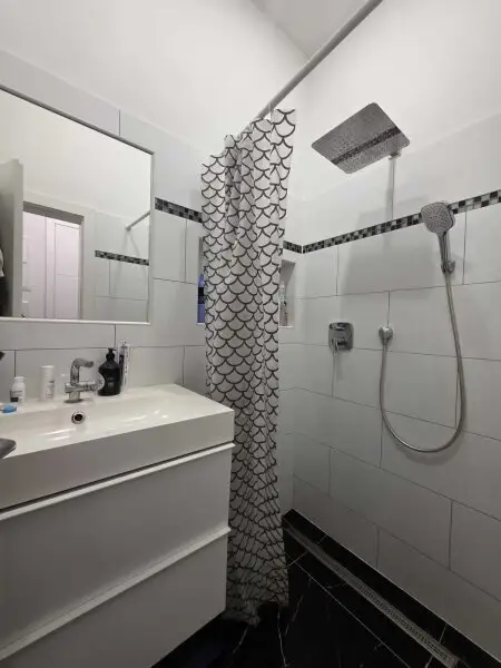 Moderne 3-Zimmer Wohnung, mit Balkon, hofseitig