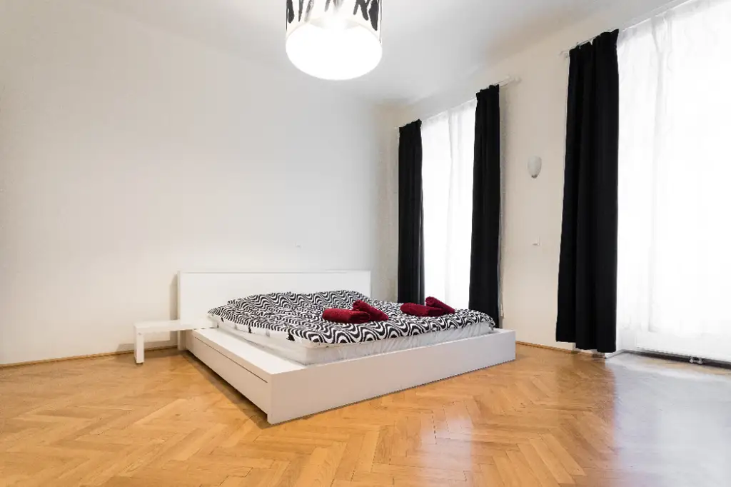 Stilvolle 3-Zimmer-Altbauwohnung in zentraler Lage im 5. Bezirk – möbliert