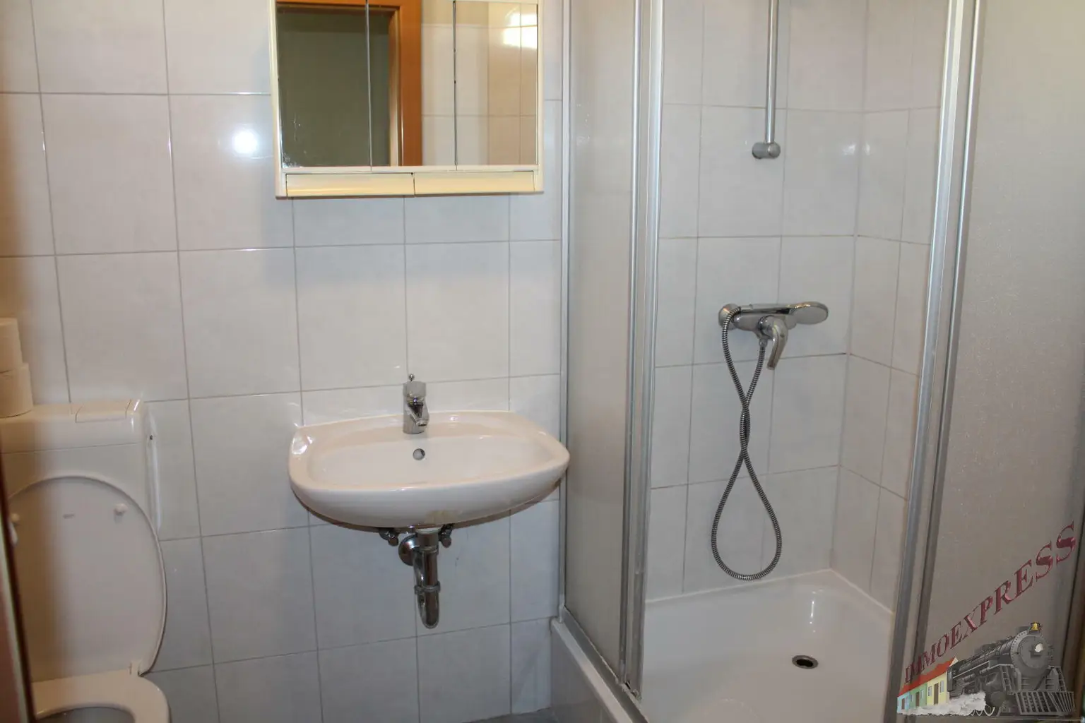 1 Zimmer Mietwohnungen mit 1 Bett  in Fischamend 420,-- Euro monatliche Pauschale ab Jänner / Februar 2026 verfügbar