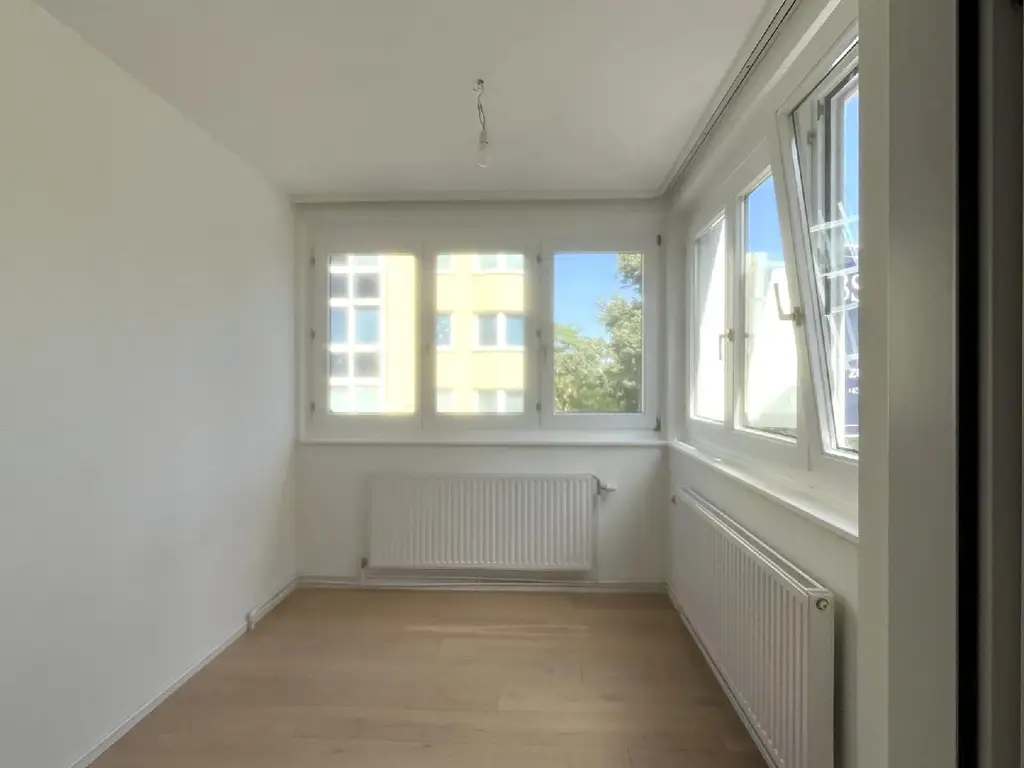 Wunderschöne helle Erkerwohnung mit Blick über den Schubertpark