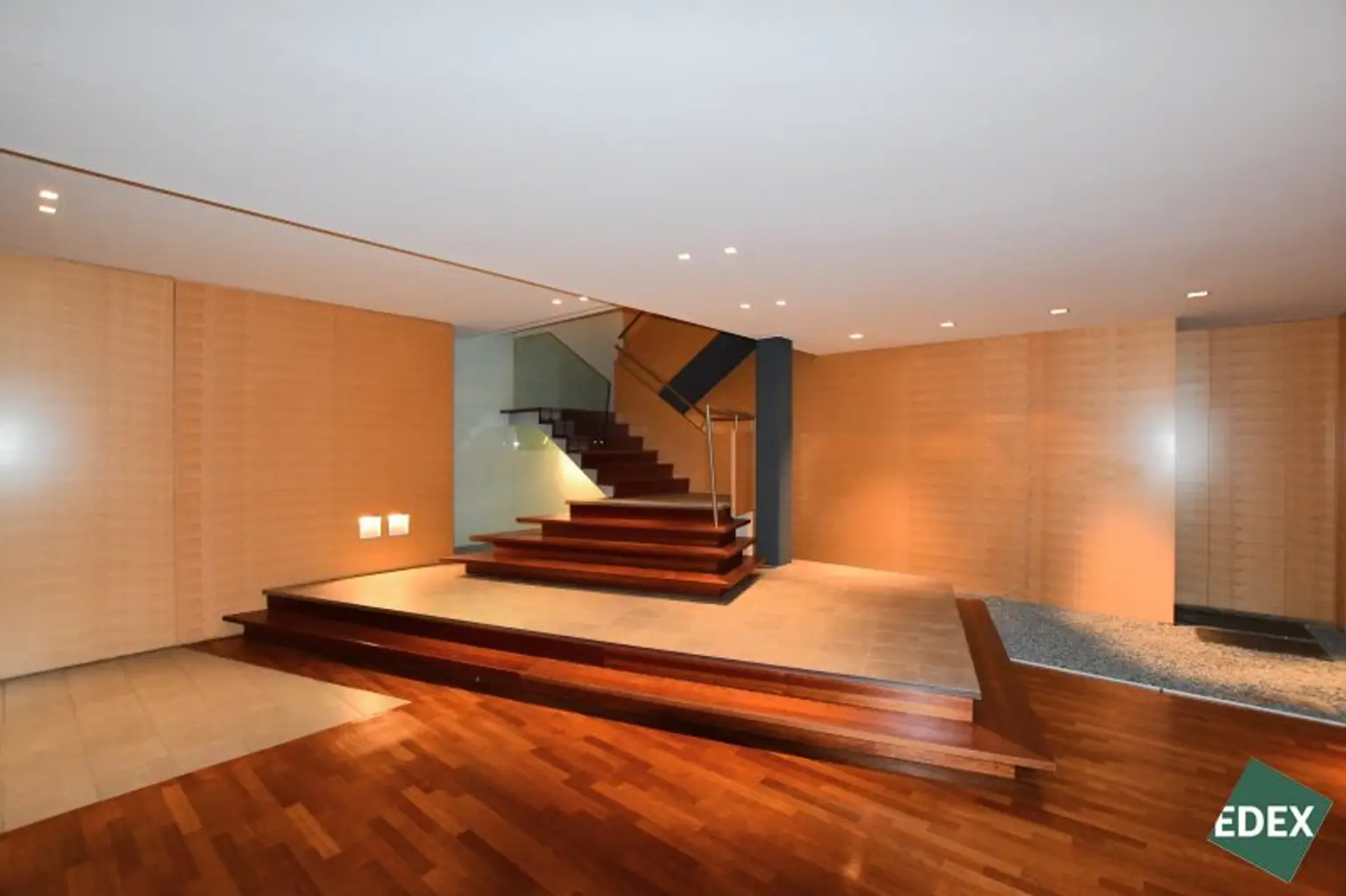 Große Geschäftsfläche mit Seminarraum in Nußdorf