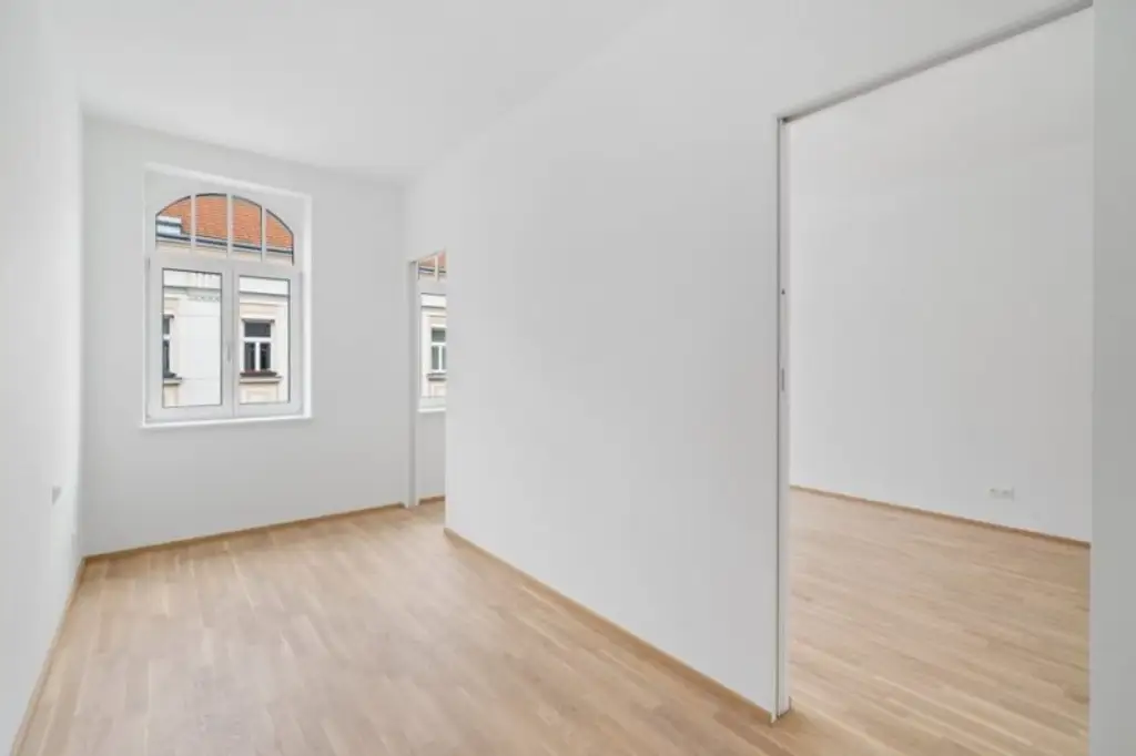 ERSTBEZUG ! Stilvolle 2-Zimmer-Wohnung mit hochwertiger Ausstattung und Balkon (Top 18)