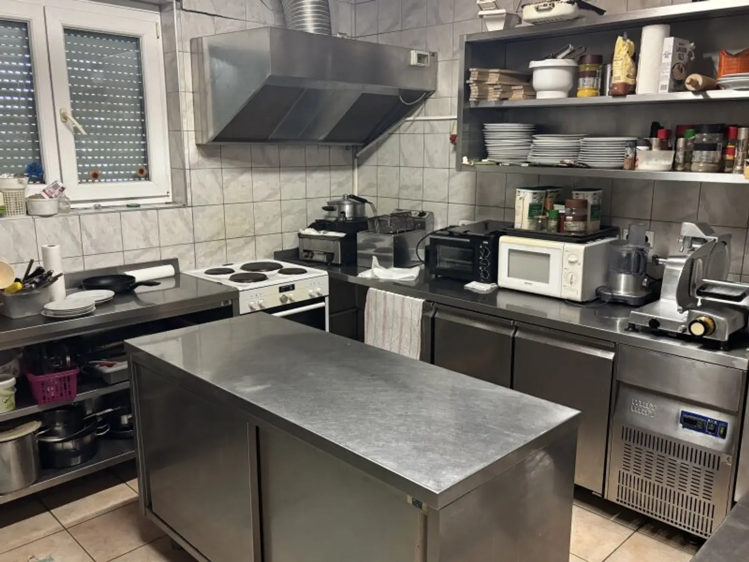 ** LEGENDE IN DER WEINIDYLLE ** D. Ehrensdorf !! Gepflegtes Haus mit ca. 245 m2 Nfl. in gediegener Ortsrandlage - Hauptwohnsitz möglich !!