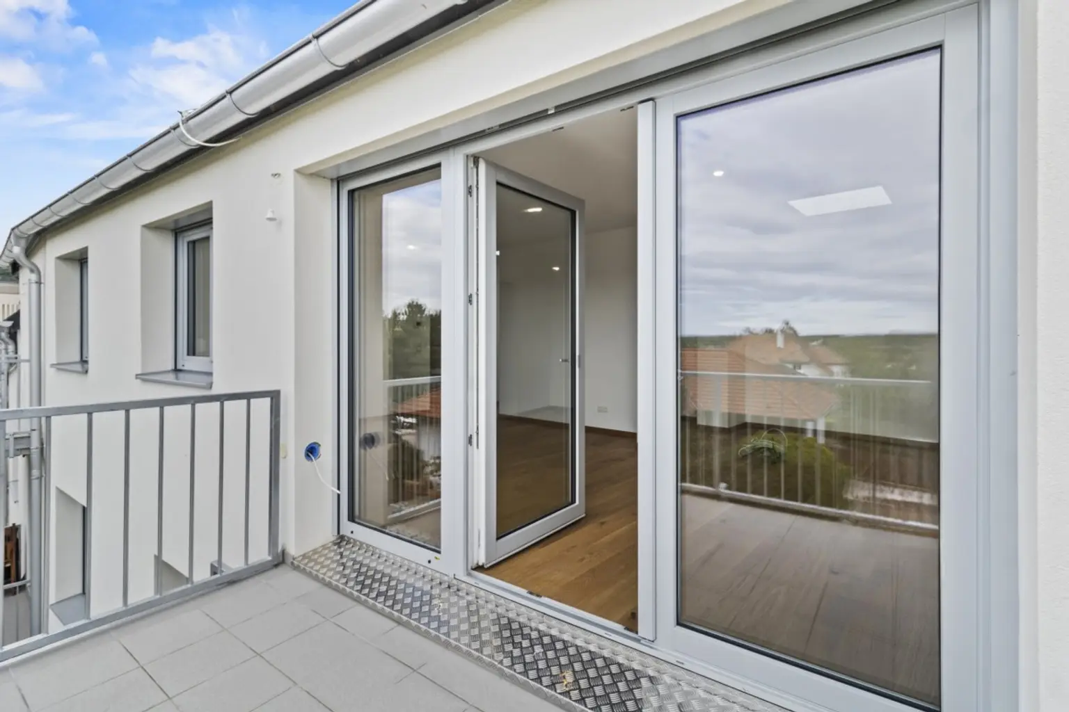 C | ++ EXKLUSIV++ Dachgeschoss mit VIER Zimmern & ZWEI Balkonen ++ | Prima Service Immobilien