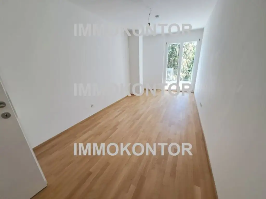 moderne Wohnung mit Balkon und Garage