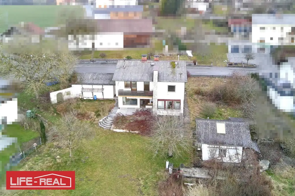 Grünland - Bauerwartungsland in zentraler Dorflage mit Altbestand - Potenzial auf 8.000qm