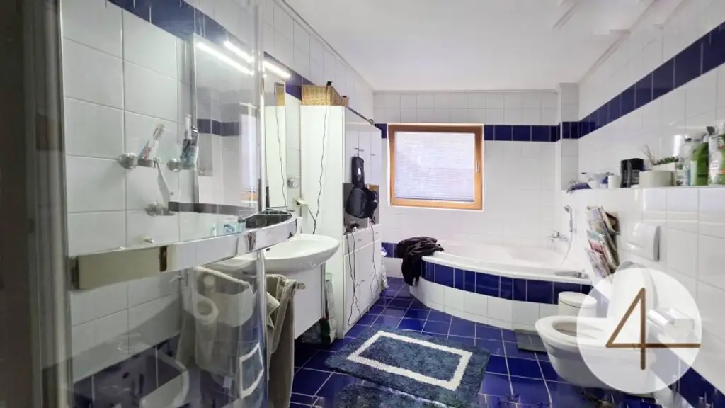 Zweifamilienhaus mit ca. 300 m² Wohnfläche
