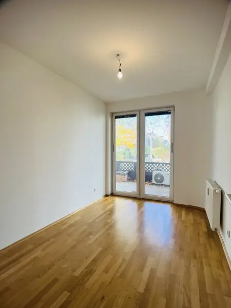 Vielseitig nutzbare, sanierte Praxis / Wohnung in zentraler Bahnhofsnähe in Brunn am Gebirge – Kauf oder Miete möglich!