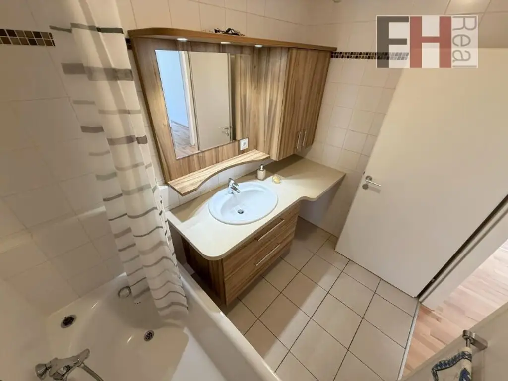 Schöne 3-Zimmer Wohnung mit Balkon und 2 Parkplätzen in Purkersdorf, Kernzone Wien!