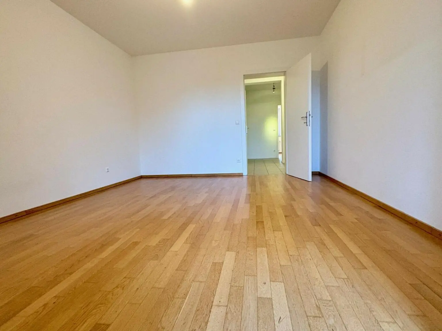 Blick ins Schlafzimmer (von Terrasse)