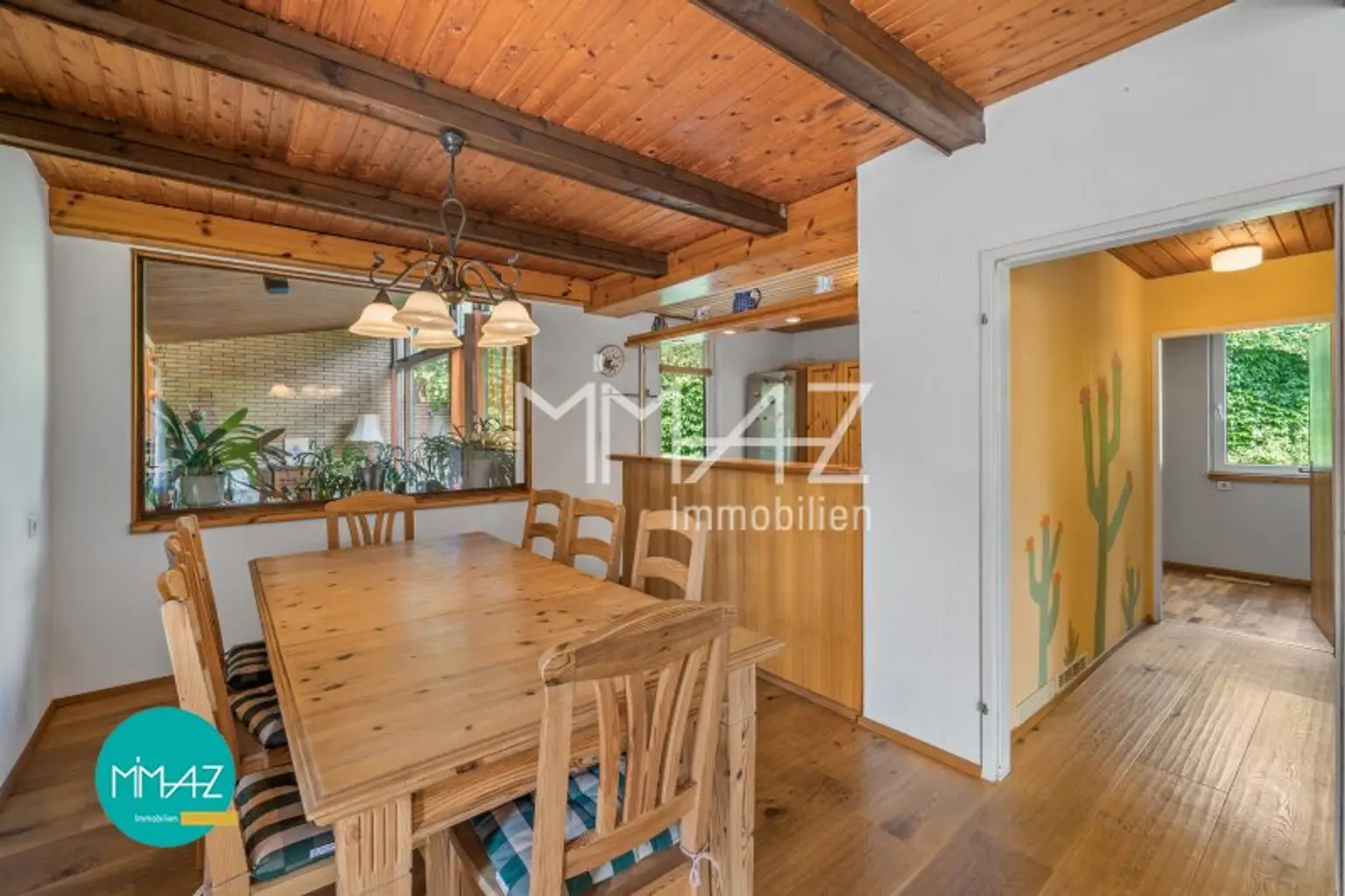 KLEINOD BEIM ROTEN BERG • Stilvoller Bungalow mit Eigengarten • 7 Zimmer • 2 Terrassen • Flexible Nutzung • Zeitloser Wohnkomfort