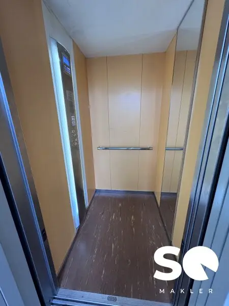 # SQ - HELLE, RUHIGE 2 ZIMMER DG-WOHNUNG INKL. TERRASSE - NÄHE RIVERSIDE - 1230 WIEN - TAG DER OFFENEN TÜR: 31.10.2025 14:00-17:00