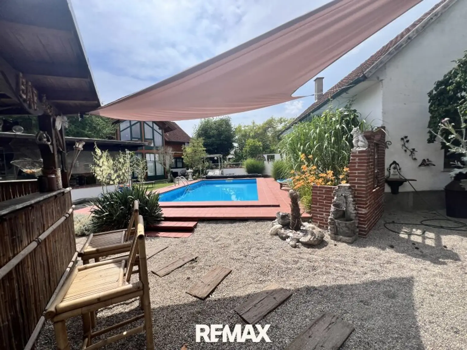 Gartenbereich mit Pool