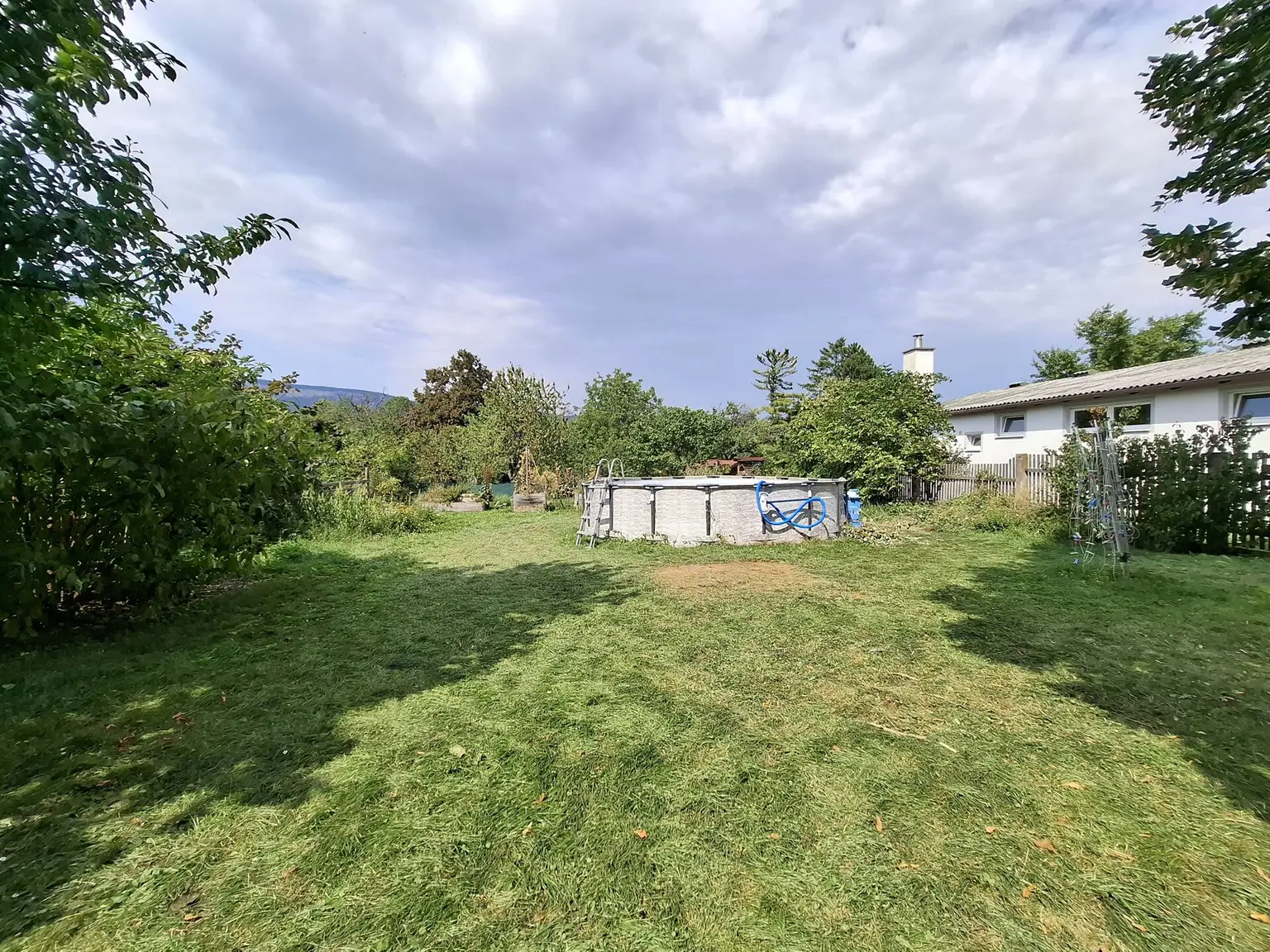 Vielseitig nutzbare Liegenschaft mit ausreichend Platz und herrlichem Blick auf die Hohe Wand