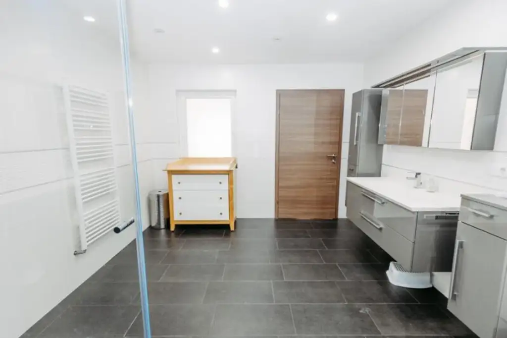 Verträumtes Bauernhaus neu adaptiert (2013) mit Toreinfahrt, Pool, Stadel und Schuppen