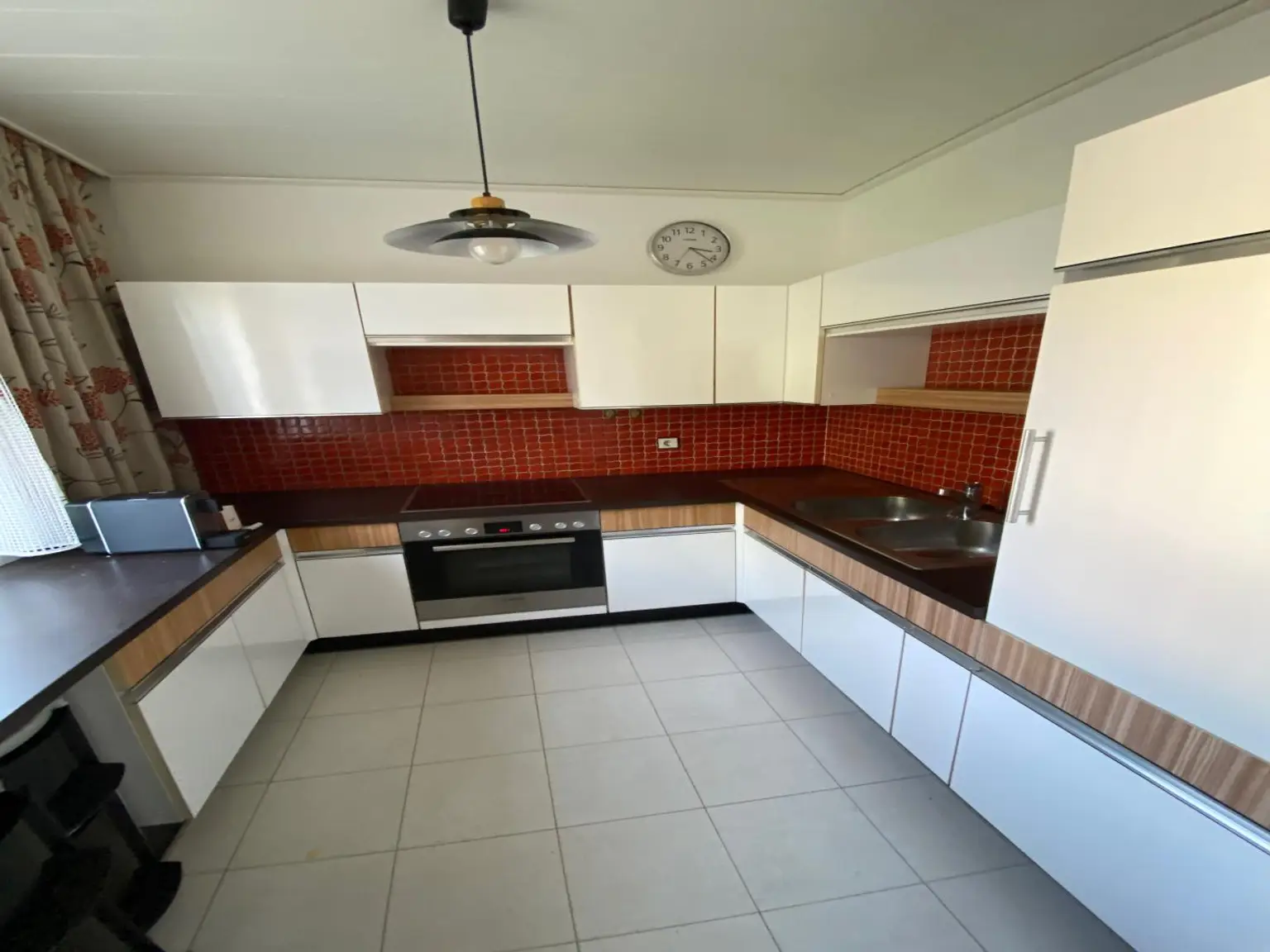 Gut aufgeteilte 4-Zimmer-Wohnung mit Balkon; barrierefreier Zugang vorhanden!