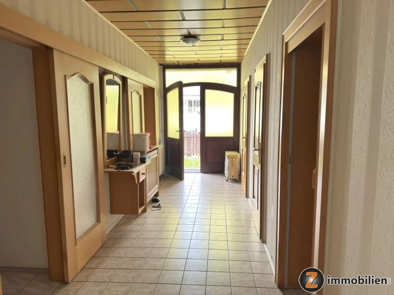 Einfamilienhaus mit Garage, schönem Garten und Teich in ruhiger Wohnlage