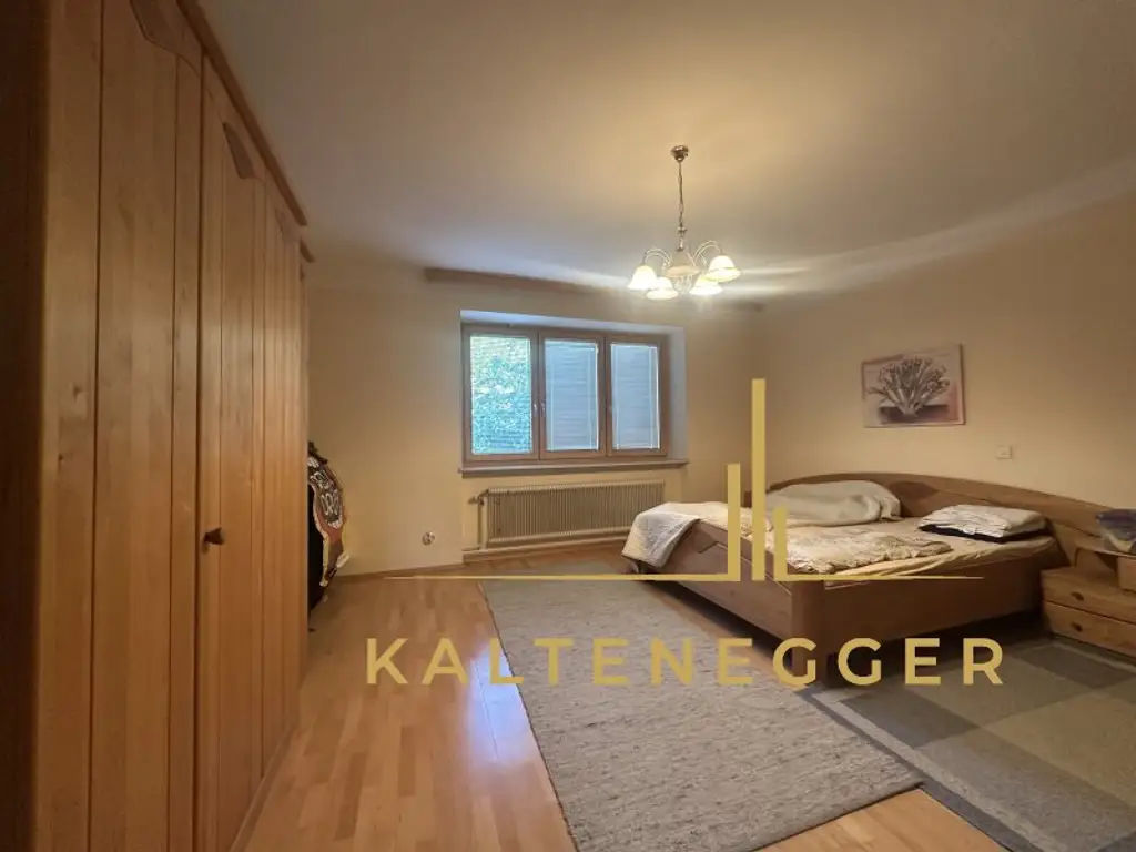 Geräumiges Einfamilienhaus mit 2 Wohneinheiten und großem Grundstück