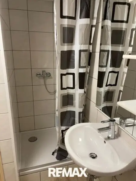 Badezimmer  mit Dusche
