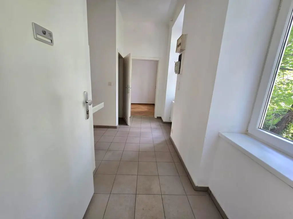 Stilvolles Wohnen in einem klassischen Altbau – nur 4 Minuten bis zur U1!
