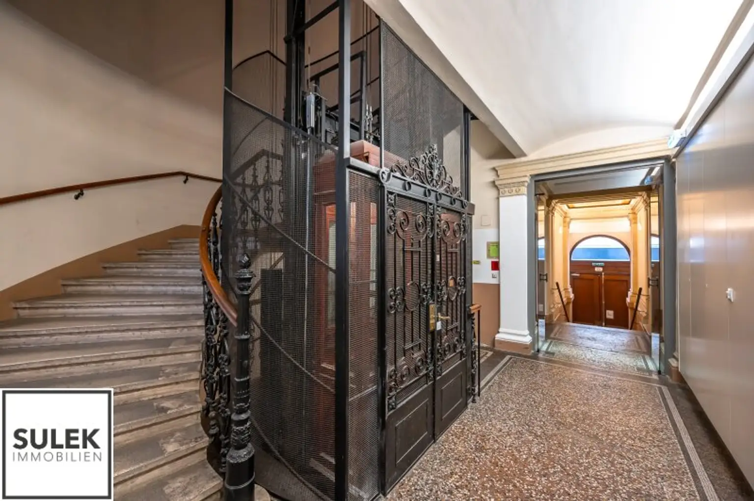 traumhafte 5-Zimmer-Altbauwohnung nahe Albertina