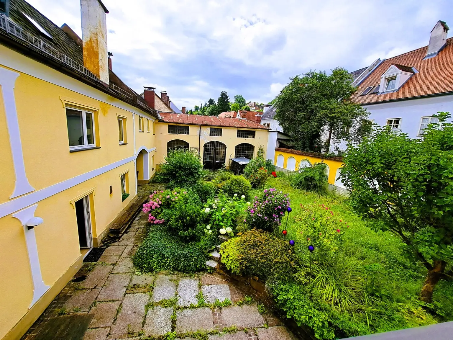 charmantes Wohnhaus mit zwei Wohneinheiten, Innenhof-Garten und Werkstatt - Steyr/Steyrdorf