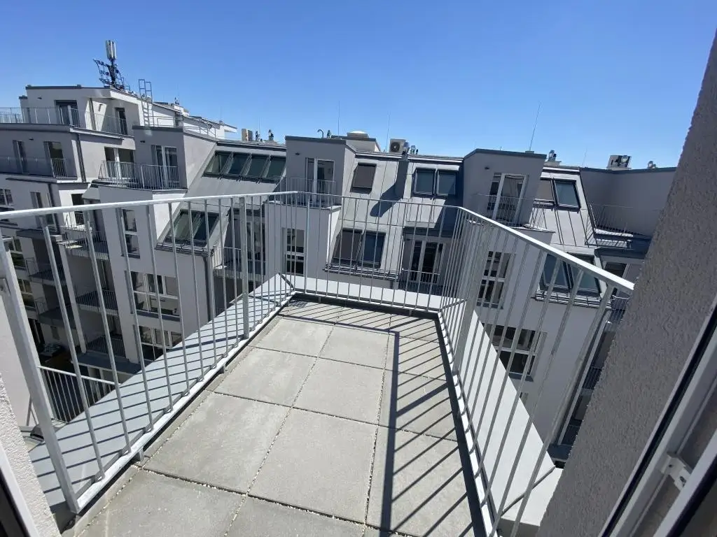 Oberstes Stockwerk! Klimatisierte DG-Wohnung mit 10m² Terrassenfläche!!!