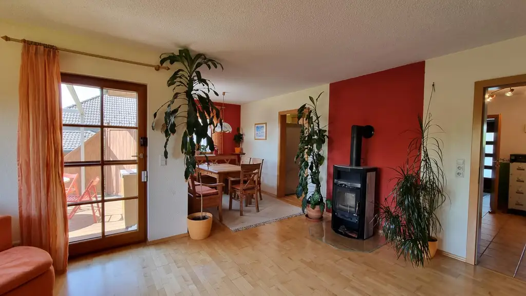 Charmanter Bungalow mit großem Garten, Photovoltaik & Teichanlage