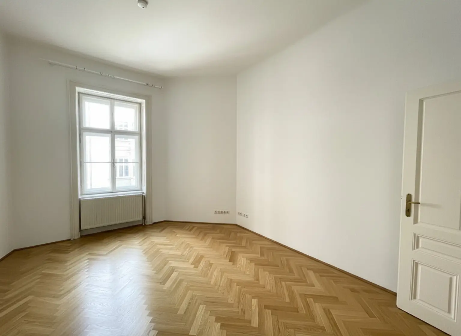 Top-Lage beim Stephansplatz: Ansprechende, charmante Altbauwohnung im stilvollen Haus