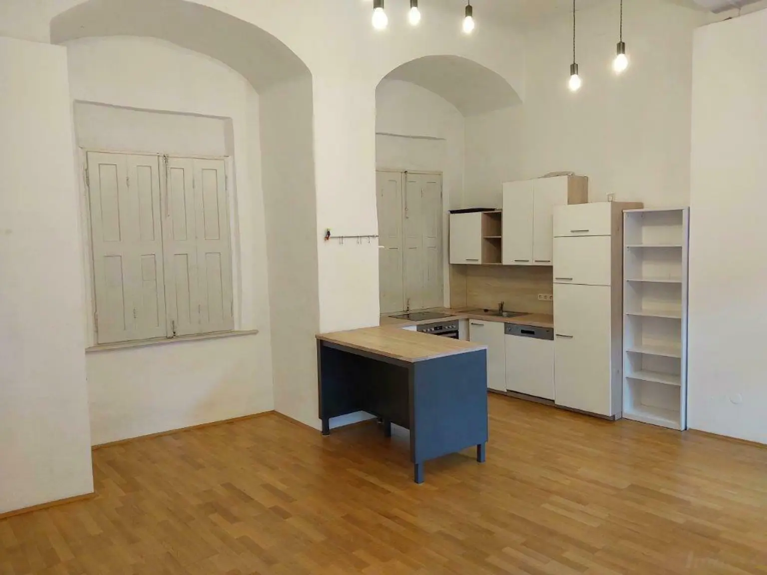 Provisionsfrei: günstige 3-Zimmer-Altbauwohnung in der Innenstadt zwischen Glockenspielplatz und Dom