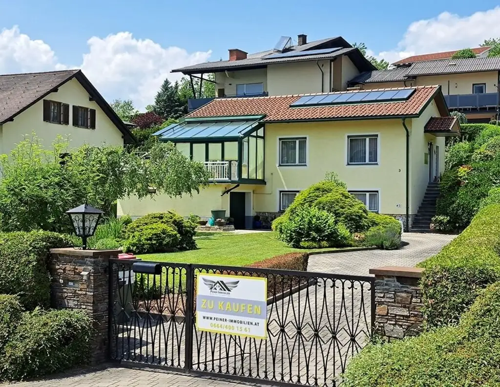 Gartenparadies: Toller Bungalow mit Wintergarten in Top-Lage