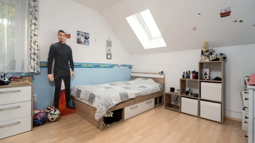 ! "take your bags and move in" ! 4,5 Zimmer, Terrasse, Garage & Pool! Grünruhelage!