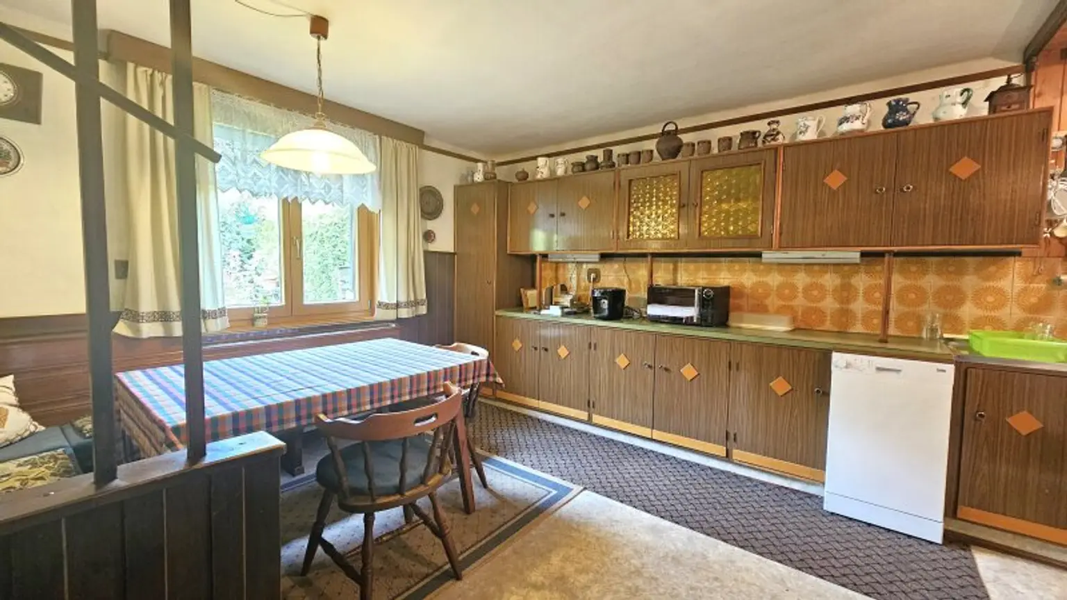 Charmantes Sanierungsobjekt in Radenthein: 5 Zimmer, Balkon und viel Potenzial!