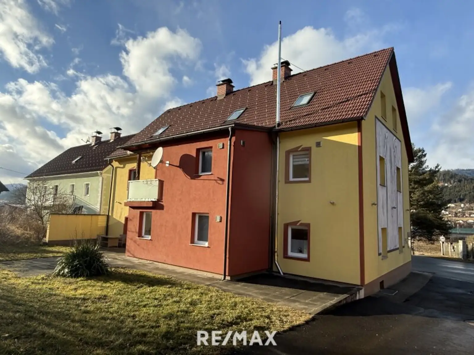 *** Top kernsaniertes 439m² Zinshaus mit Nebengebäude in Kindberg – 4 Einheiten incl. Carports, voll vermietet, starke Renditechance! ***