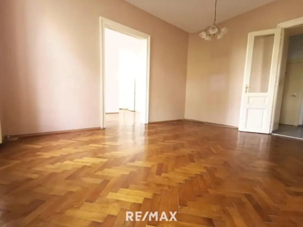 3 Zimmer Wohnung im 1. Stock zum Renovieren. Direkt gegenüber AKH.