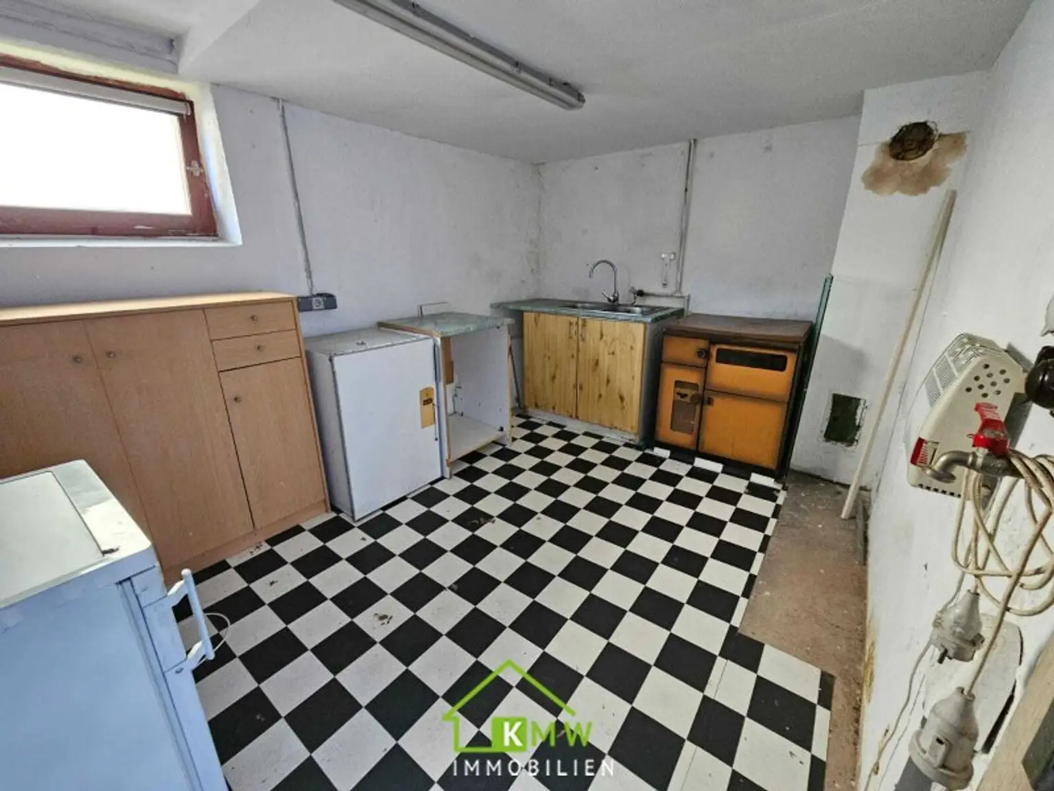 Saniertes, kleines Haus in guter Lage