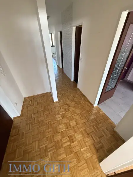 SEHR HELLE CA. 76 m² GROSSE 3-ZIMMER-WOHNUNG MIT STELLPLATZ & ANNINGERBLICK IN BAHNHOFSNÄHE ZU KAUFEN!